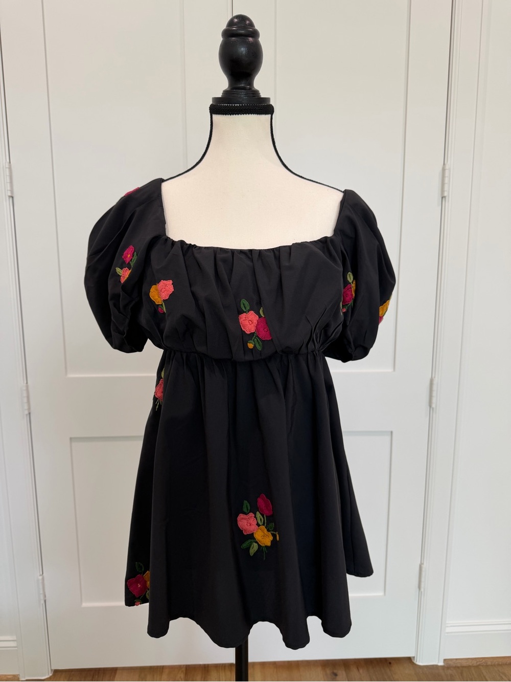 🌺 Mi Golondrina Embroidered Puff Sleeve Blouse Medium 🌺 NWT